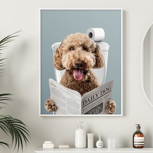 Cachorro lendo jornal no vaso sanitário, retrato personalizado de animal de estimação, pôster engraçado para banheiro, cachorro no vaso sanitário, presente para dono de animal de estimação, pôster personalizado para banheiro de animal de estimação
