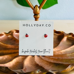 Pendientes de botón con forma de mariquita, insecto, helado, delicados, minimalistas, con múltiples perforaciones. Envío rápido.