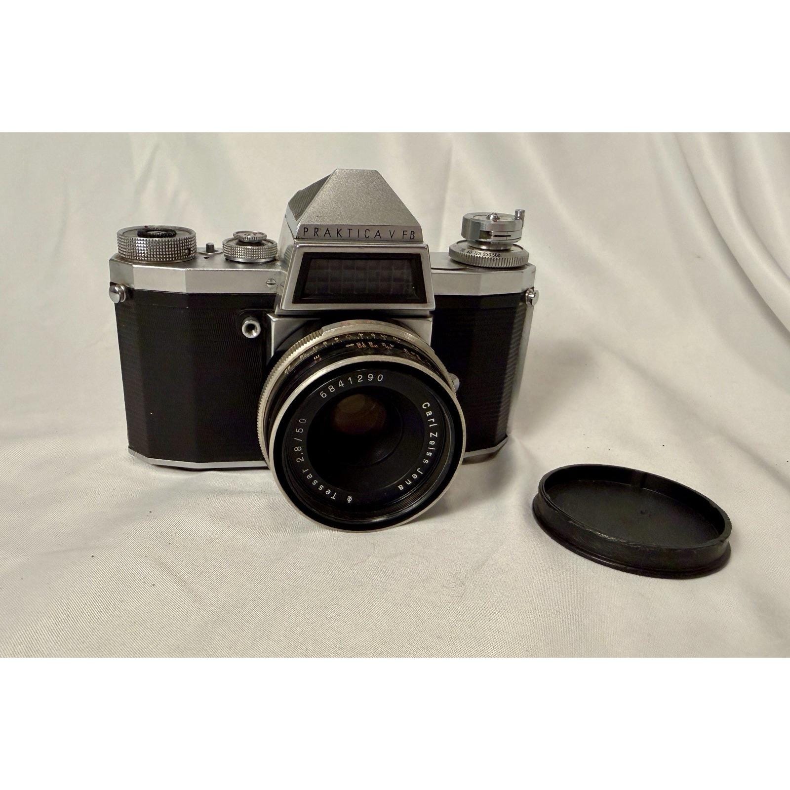 Praktica V FB 35 Mm SLR Film Camera & Carl Zeiss Jena Tessar 50 Mm