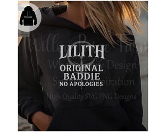 Op de afbeelding: Zwarte hoodie met de witte tekst "LILITH ORIGINAL BADDIE NO APOLOGIES". De hoodie heeft een capuchon met trekkoord en een voorzak. Het ontwerp is gecentreerd.