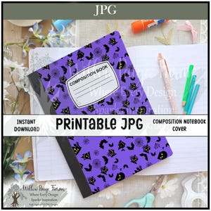 Puede incluir: Una portada de cuaderno de composición morada con temática de Halloween, con murciélagos negros, casas embrujadas y otros elementos espeluznantes. La portada tiene las palabras "Composition Book" y "Printable JPG".
