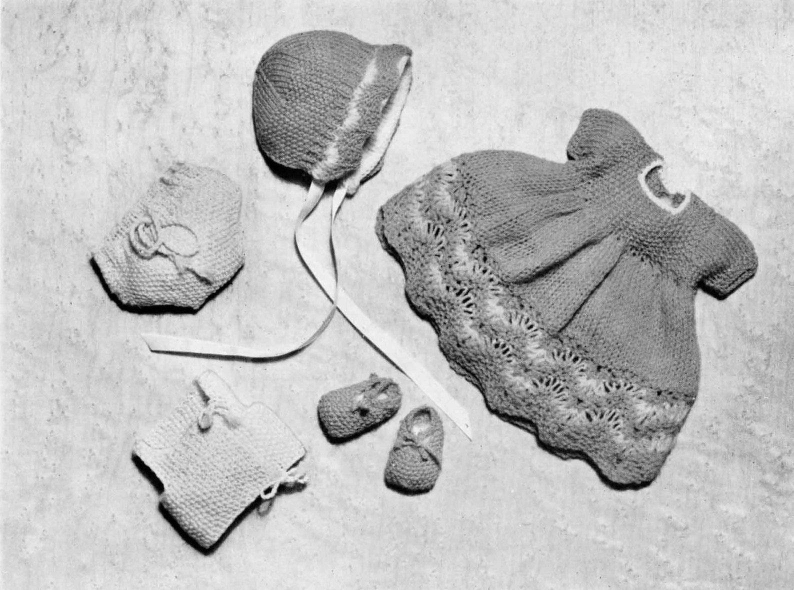 Vintage Baby Doll's Outfit for 10 and 14 Doll, Knitting Pattern, 1950