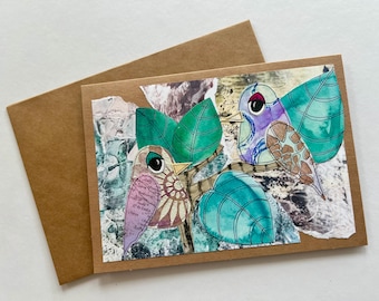 Tarjeta de felicitación en blanco con collage de pájaros hecha a mano