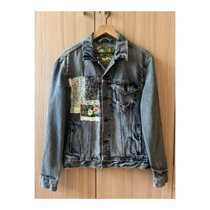 Reworked Repurposed Upcycled Levi’s denim trucker jean jacket Sz Medium