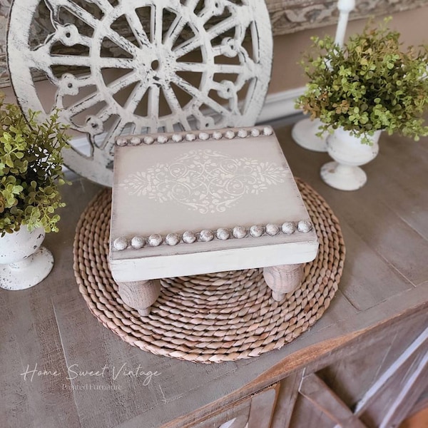 Small farmhouse table riser tray