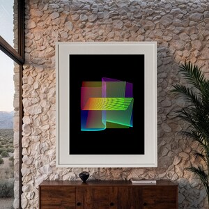 Könnte beinhalten: Abstrakter Kunstdruck in einem weißen Rahmen. Das Kunstwerk zeigt eine lebendige Darstellung von Neonfarben, darunter Blau, Grün, Gelb und Lila, vor einem schwarzen Hintergrund. Das Design integriert geometrische Formen und Linien. Die gerahmte Kunst befindet sich auf einem Holzschrank.