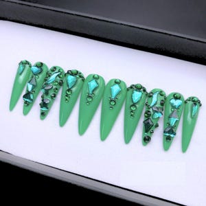 Green Rhinestone Press On Nails / Classy Glue On Nails / Elegance Nails / Green Nails / Simple Nails / Nail Press On / False Nails