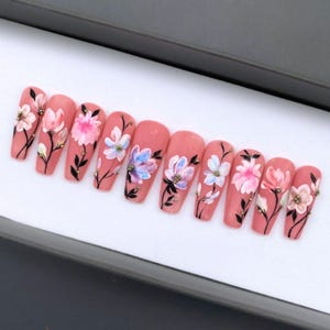 Unhas postiças rosa blush com flores / Unhas postiças com flores / Unhas com cola / Unhas rosa / Unhas postiças foscas / Unhas postiças feitas à mão