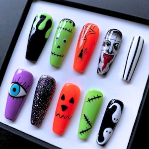 The Nun Press On Nails: Spooky Halloween Nail Set