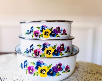 Set of 3 vintage nesting enamelware bowls — GMI, pansy pattern
