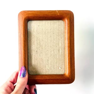 Vintage wooden tabletop picture frame with rounded corners — 4x6