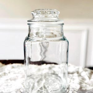 Vintage square apothecary jar with daisy-patterned glass lid
