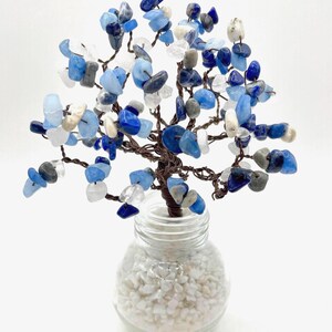 Lapis lazuli-edelsteenboom met natuursteen, habdmade