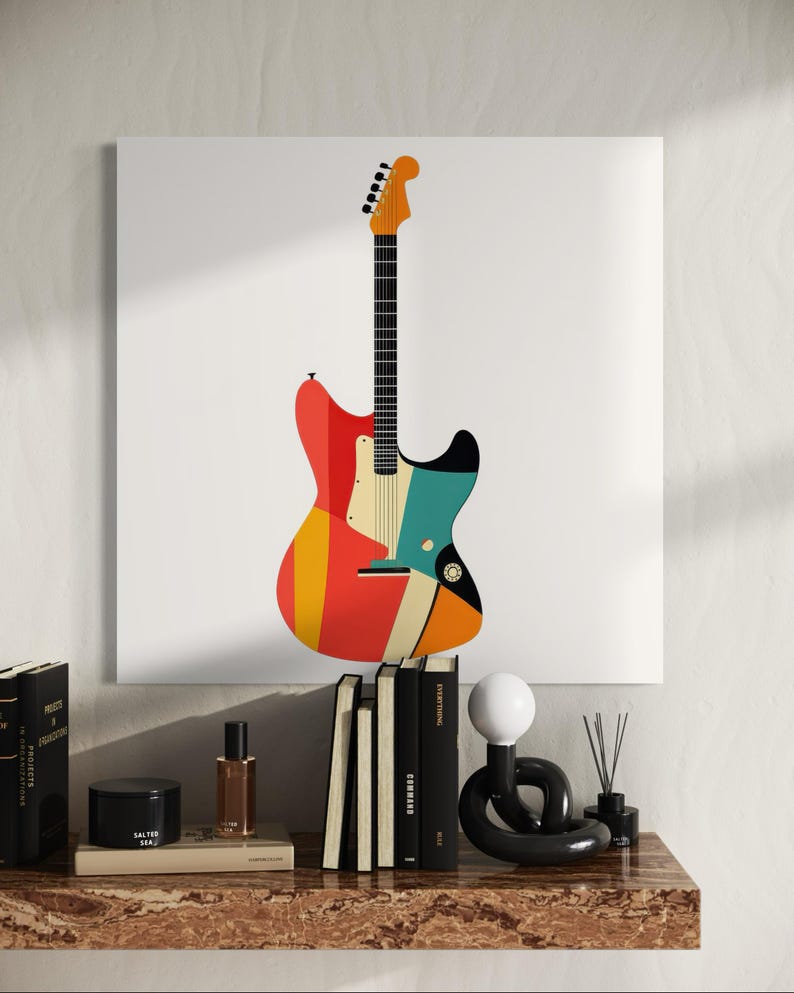 Może przedstawiać: Kolorowy, abstrakcyjny nadruk gitary na białym pł&oacute;tnie. Gitara ma czerwony, pomarańczowy, ż&oacute;łty i turkusowy design. Szyjka gitary jest czarna z białymi progami, a gł&oacute;wka pomarańczowa.