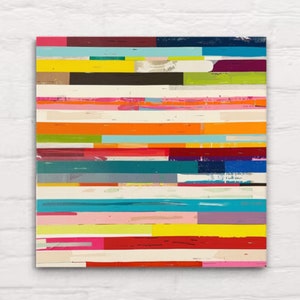Puede incluir: Pintura abstracta con rayas horizontales en varios colores, incluyendo rojo, naranja, amarillo, verde, azul y morado. Las rayas están superpuestas y se superponen, creando un efecto texturizado.