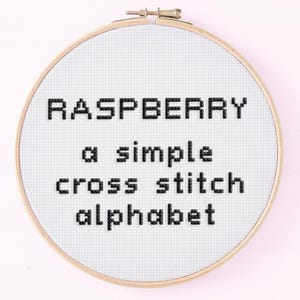 Frambuesa - Patrón de alfabeto para punto de cruz - Alfabeto 20 - Impresión Sans Serif