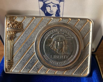 Commemorative 1986 Statue of Liberty belt buckle with certificate of authenticity in honor of centennial, in excellent condition