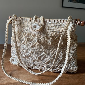 Vintage, one of a kind crochet / macrame shoulder bag in cream cotton with wood; handmade and stunning in very good vintage condition