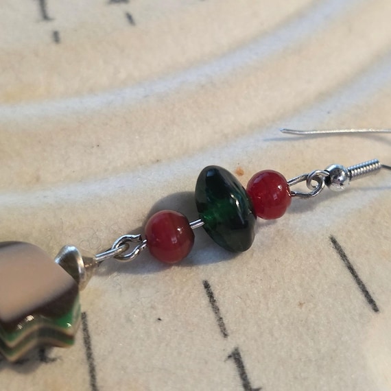 Bear Shell Red Green Beaded Drop Dangle Earrings … - image 4