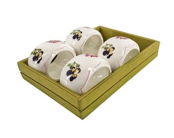 Juego de 4 servilleteros de porcelana fina Pia, estilo vintage de 1986, con diseño floral y bandeja de presentación.