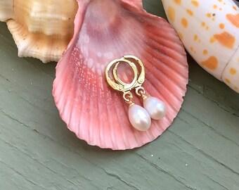 Pear shaped pearl and gold earrings