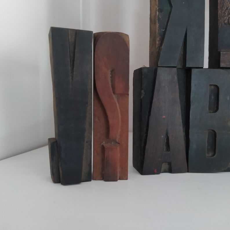 Prensa de impresión de alfabeto de madera antigua imagen 7