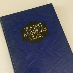 1939 Young America&#39;s Music - Canzoni per bambine e bambini - sulla natura e le stagioni - di fiori, insetti, uccelli, animali - Vocale II