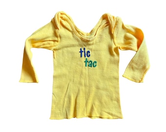 Koszulka dla niemowląt z haftem Tic Tac w stylu retro z lat 70. i 80., pojedynczy ścieg (3-6 miesięcy)