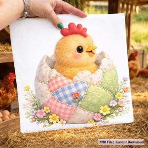 Babykuiken in patchwork-ei PNG, clipart voor Pasen, lente boerderijdieren ontwerp, afdrukbaar shirt, sublimatiebestand
