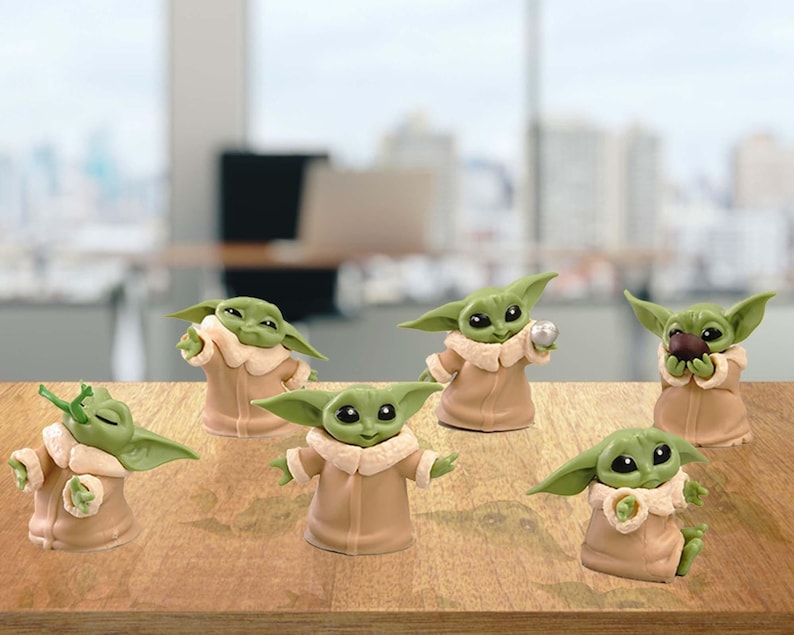 Juego de 6 figuras divertidas de Baby Yoda, figuras de Grogu, minifigura de acción de Yoda, regalo perfecto para los amantes de Baby Yoda, figura de juguete. imagen 1
