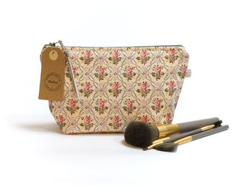 Make-up-, Kosmetik- oder Accessoire-Tasche, handgefertigt aus Original-Vintage-Stoff von EllaOsix