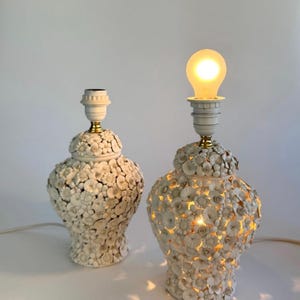 Pair of vintage table lamps “Fiori Blanco” – Blanc de Chine style, Antonio Zen style