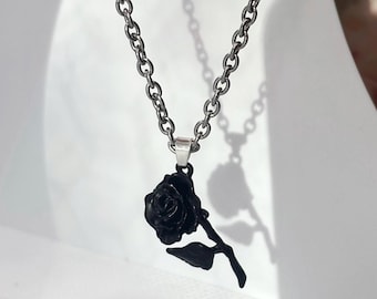 Collar con colgante de cadena de rosa negra, acero inoxidable, dorado y plateado, estilo grunge, gótico y chic.