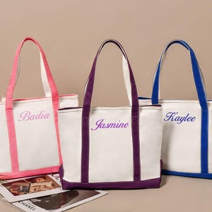 Sac fourre-tout personnalisé de demoiselle d'honneur, sac fourre-tout brodé personnalisé, sac d'école, cadeaux pour elle, fourre-tout avec texte personnalisé, cadeau de jeune fille image 5