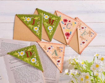Hand Embroidered Corner Bookmarks, Custom  Felt Triangle Page Stitched Corner Handmade Bookmark, Handmade Gift for Book lovers, Mom Gift