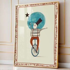 Puede incluir: Una ilustración caprichosa de una persona con una camisa a rayas y un sombrero de copa montando un monociclo con una estrella en el fondo. La ilustración está enmarcada en un marco dorado con un borde de patrón rojo y blanco.