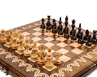 Classic Wooden Chess Set: Antique Game Board