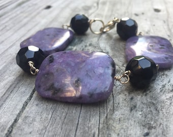 Purple Sesame Jasper and Black Faceted Onyx Beaded Gemstone Bracelet