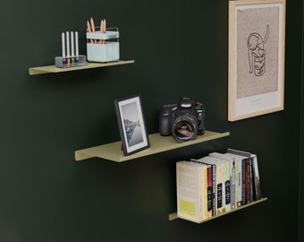 Modernes schwebendes Metallregal: belastbarer Wandorganizer