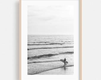 Lámina de Newport Beach, arte mural de California, arte enmarcado en blanco y negro, decoración para el hogar con temática de surf, póster del océano, bellas artes de playa, olas, costa.