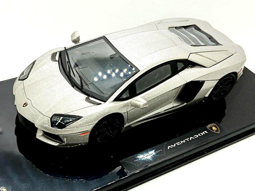 Hot Wheels 1/43 Lamborghini Aventador Batman The Dark Knight Rises - Modèle Diecast