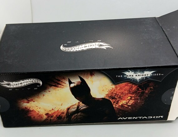 Hot Wheels Lamborghini Aventador Coupé (The Dark Knight Rises) Enterta