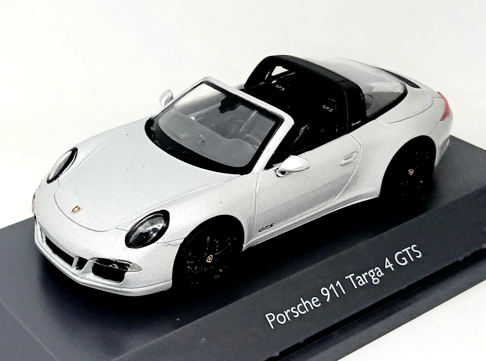 Porsche 911 Carrera 4 GTS 991 in Metallic Silver ( 2012 ) modelcar by Schuco, scale 1/43