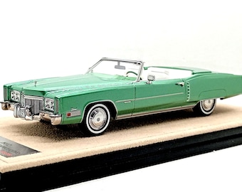 1949 Cadillac Series 62 Sedan 1:32 Scale Diecast Car by Signature