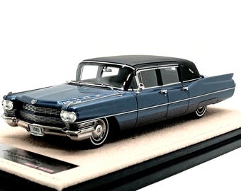 1949 Cadillac Series 62 Sedan 1:32 Scale Diecast Car by Signature