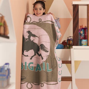 女の子向けのカスタム馬用ブランケット、パーソナライズされた馬用スロー、ポニーデザインのブランケット、乗馬ギフト、部屋の装飾