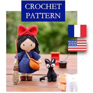 Peut inclure: Patron de crochet pour une poupée avec un nœud rouge, une robe bleue et un chat noir. Le patron est disponible en français et en anglais.