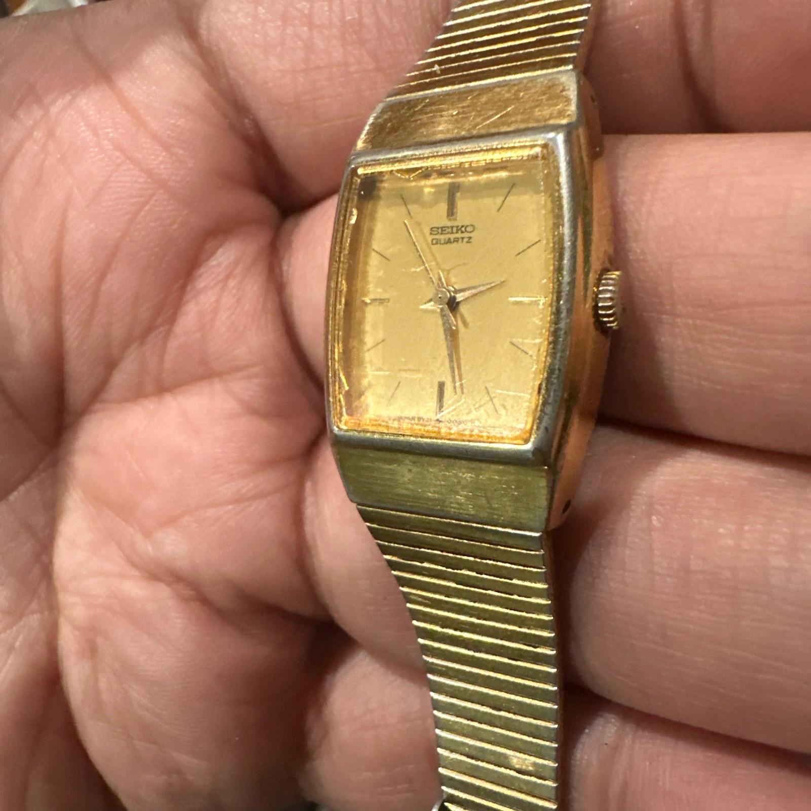 Vintage Seiko Watch Women Gold Tone Gold Dial Rectangle bracelet 2E20-7023 dress s-l1200.jpg main image 2