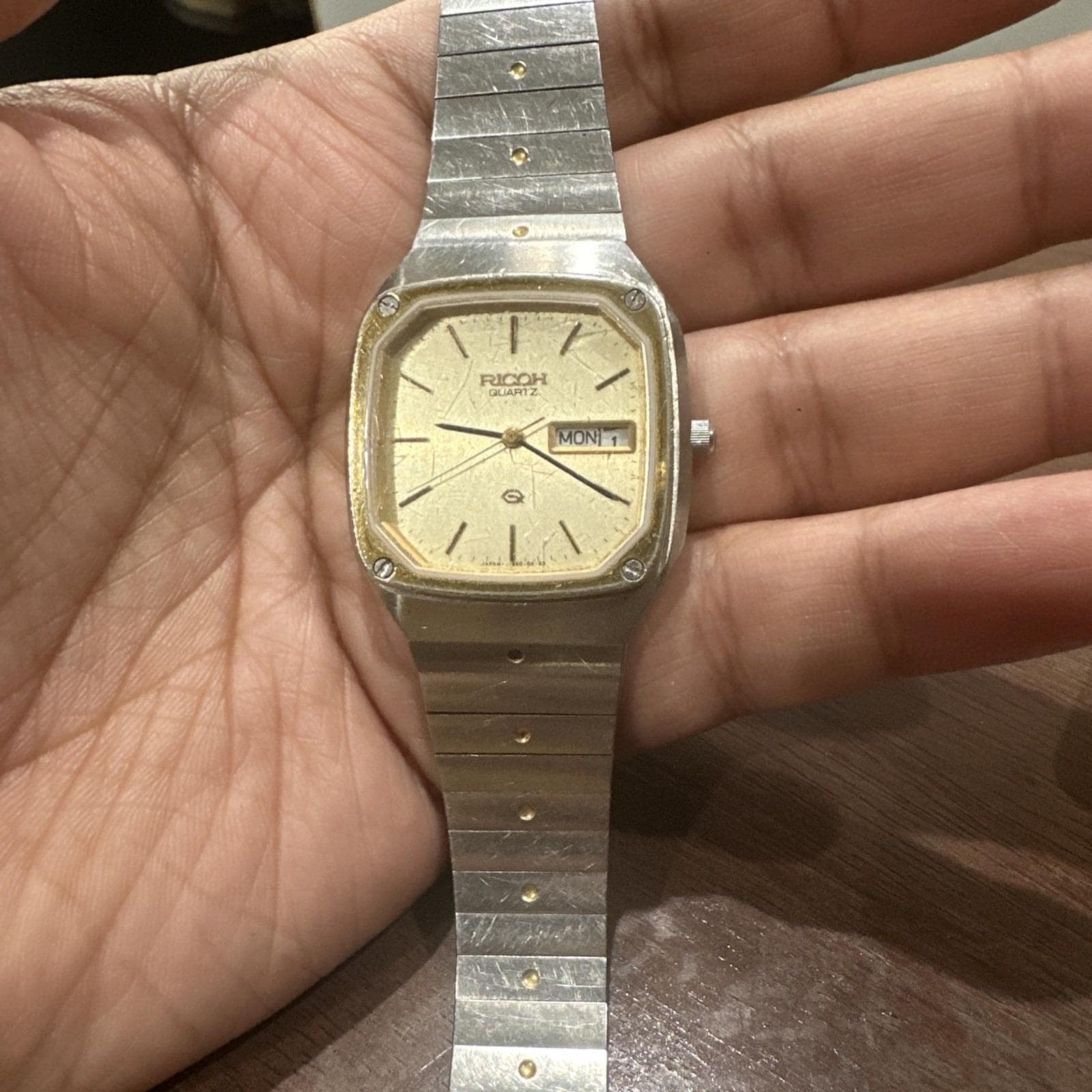VTG RICOH Men's Watch Quartz 680007 Gold Dial 33mm Loose Glass for