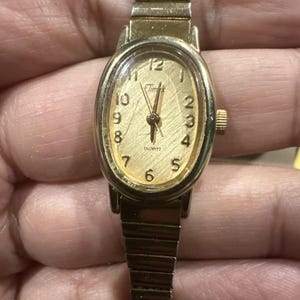 Working Vintage Timex Oval Gold Tone Quartz Analog Women&#39;s Watch New Battery